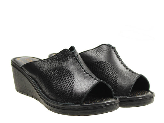 Loretta Vitale flip-flops 758