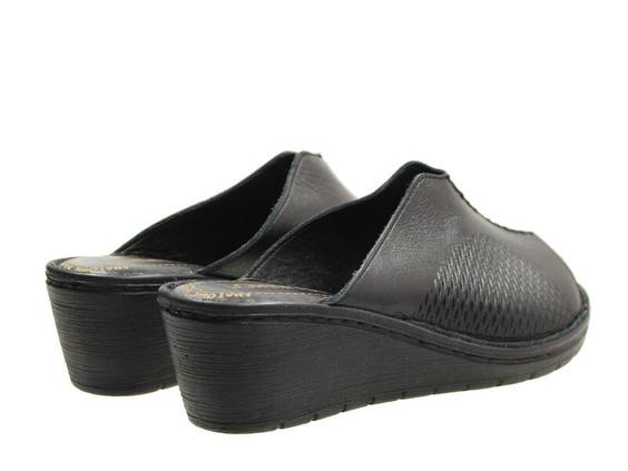 Loretta Vitale flip-flops 758